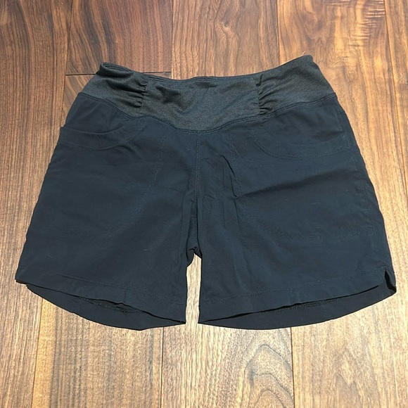 Athletic shorts - Picture 1 of 2